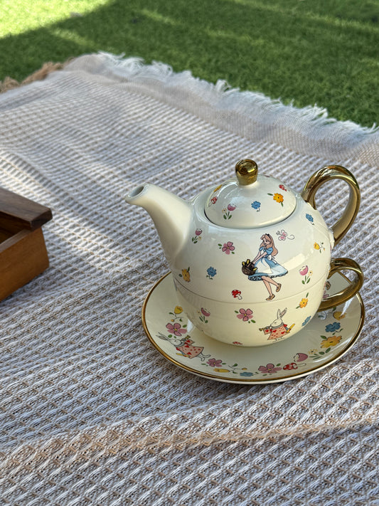 Alice in Wonderland Teapot, cup&Saucer